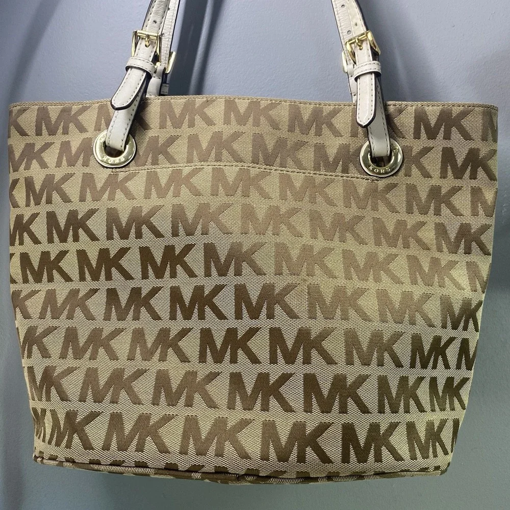 Michael Kors Womens Signature Jet Set Canvas Tote tan and gold. EUC 10x15x6